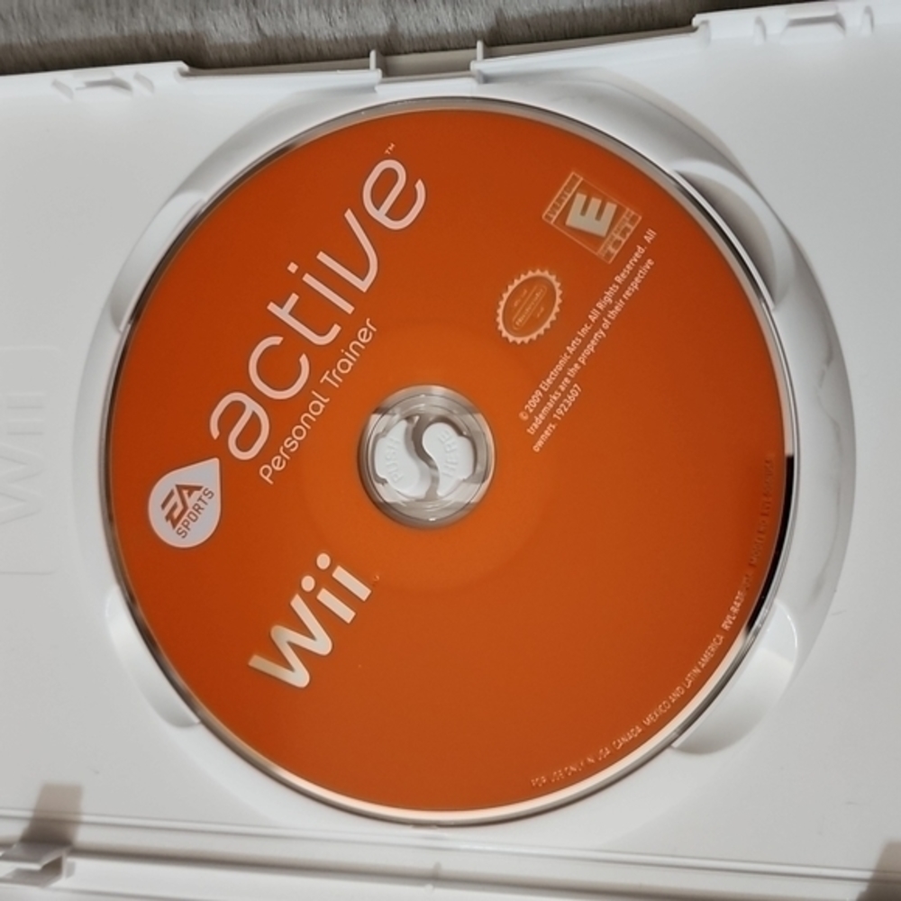 Wii EA Sports Active‎ Personal Trainer - Picture 4 of 5